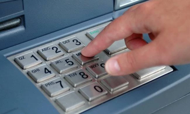 Κιλκίς: Το απίστευτο κόλπο σε ΑΤΜ που παγίδευε τις τράπεζες – Σήκωναν χρήματα χωρίς να αλλάζει το υπόλοιπο!